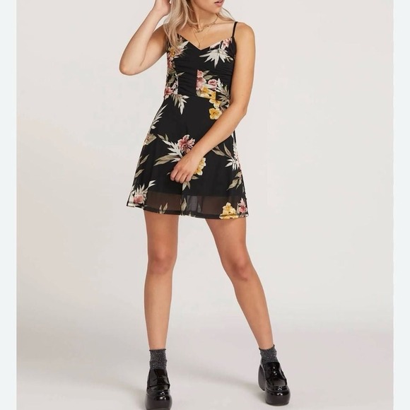NWT Volcom Slushy Hour Mini Dress Black Floral Tropical Strappy Size Large (10) - Picture 1 of 12